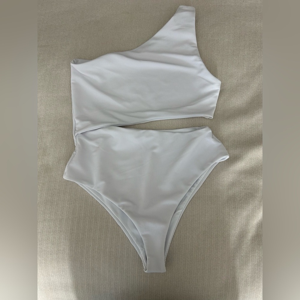 Beach Riot Celine One Piece - Picture 3 of 6
